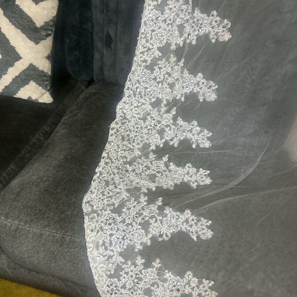 Wedding dress - Picture 4 of 17